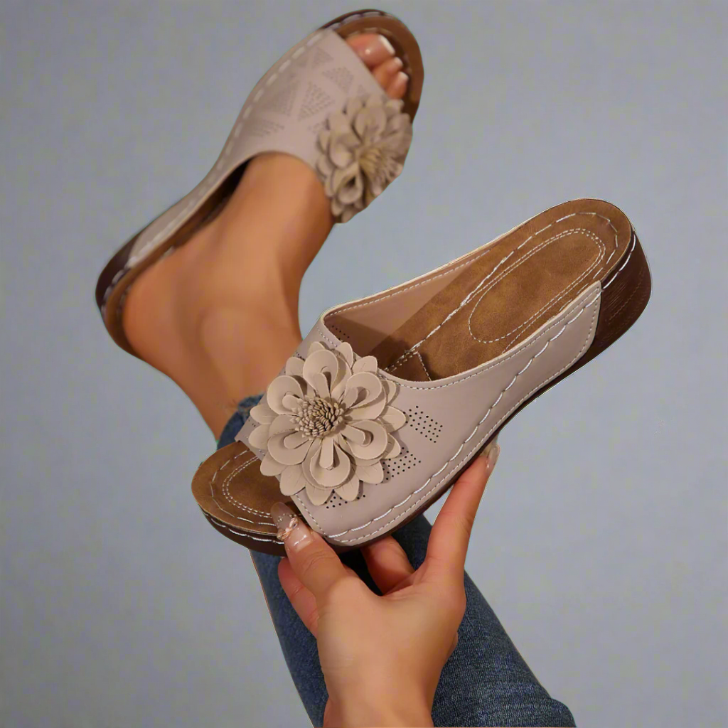 Jolanda | Elegantní ortopedické sandály s květinovým vzorem