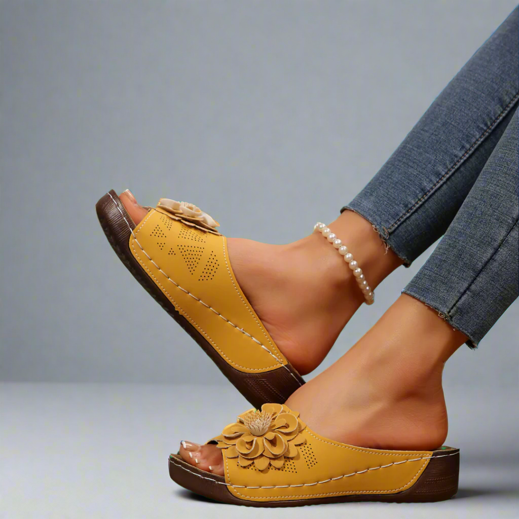 Jolanda | Elegantní ortopedické sandály s květinovým vzorem