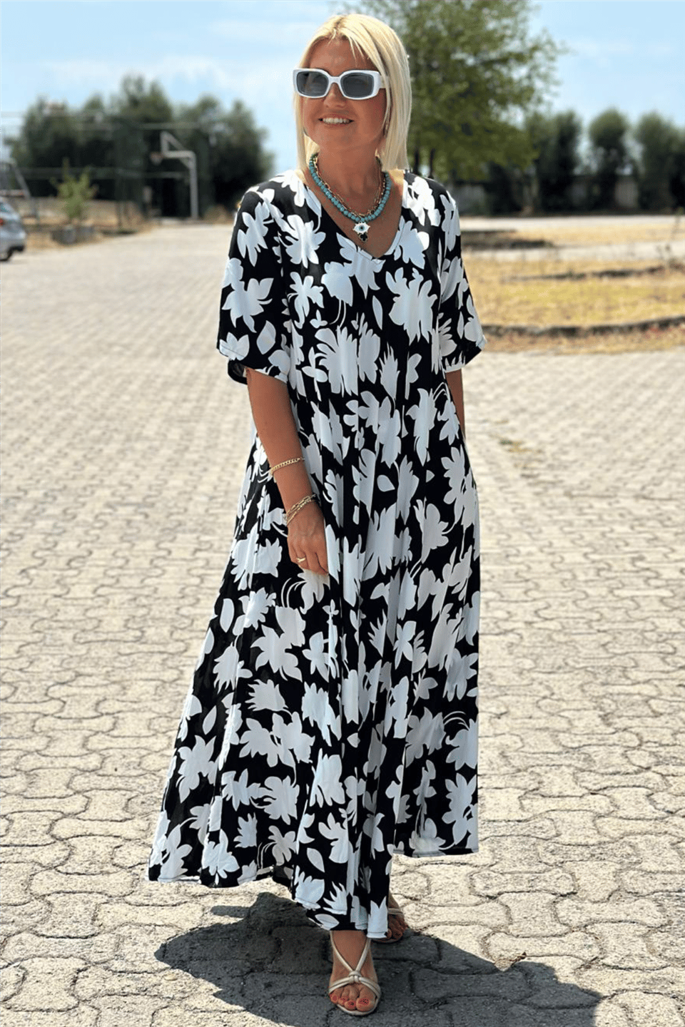 AMPARO | Elegantní volné šaty zakrývající břicho