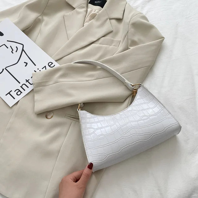 Tilly™ | Lesklá kabelka přes rameno s aligátorovým vzorem" can be rewritten as:
"Tilly™ | Elegantní lesklá kabelka přes rameno s aligátorovým designem