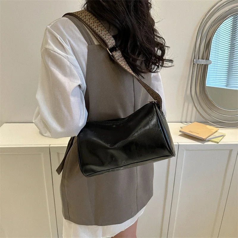 Trine™ | Vintage Kožená Crossbody Taška s Woven Nastavitelným Popruhem"
Rewritten: "Trine™ | Vintage Leather Crossbody Bag with Woven Adjustable Strap