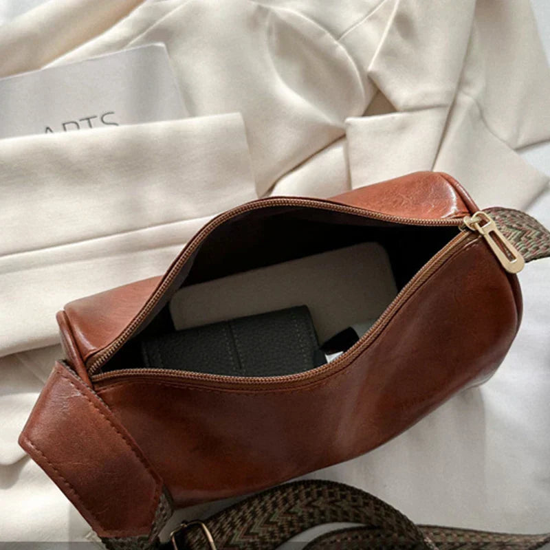 Trine™ | Vintage Kožená Crossbody Taška s Woven Nastavitelným Popruhem"
Rewritten: "Trine™ | Vintage Leather Crossbody Bag with Woven Adjustable Strap