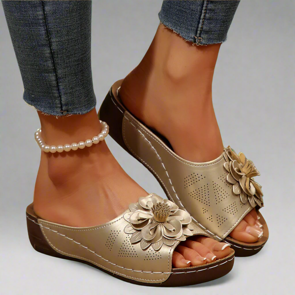 Jolanda | Elegantní ortopedické sandály s květinovým vzorem