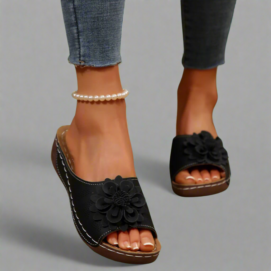 Jolanda | Elegantní ortopedické sandály s květinovým vzorem