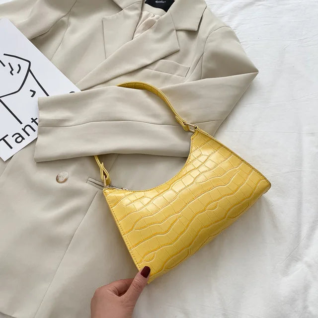 Tilly™ | Lesklá kabelka přes rameno s aligátorovým vzorem" can be rewritten as:

"Tilly™ | Elegantní lesklá kabelka přes rameno s aligátorovým designem