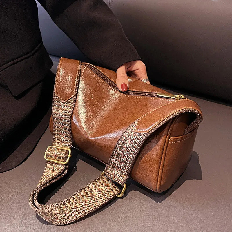 Trine™ | Vintage Kožená Crossbody Taška s Woven Nastavitelným Popruhem" 

Rewritten: "Trine™ | Vintage Leather Crossbody Bag with Woven Adjustable Strap