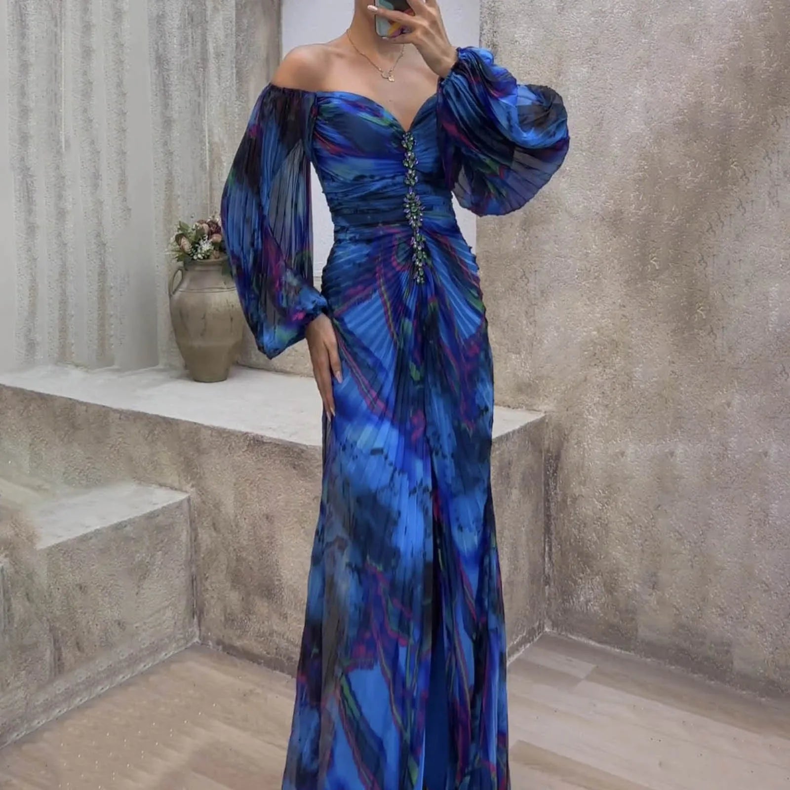 Nikola - Elegantní šaty s výstřihem do V