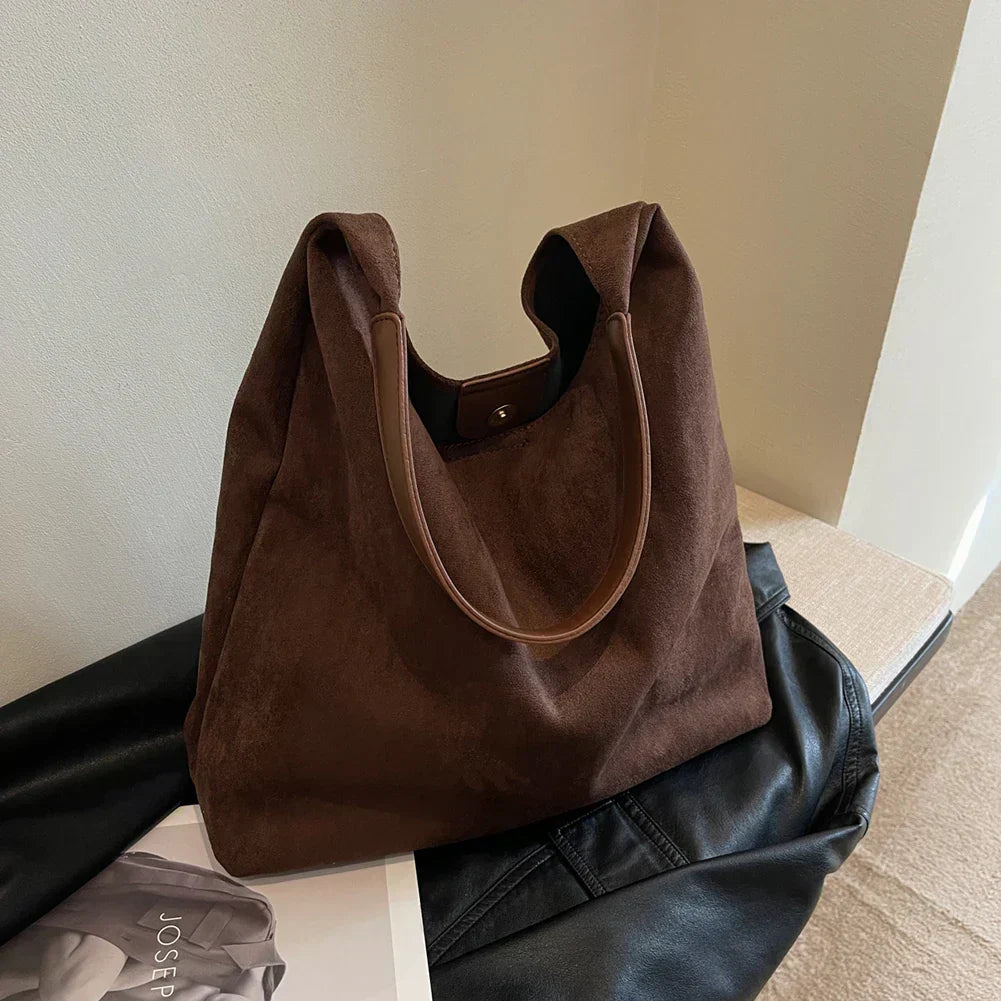 Freja™ – Elegantní měkká semišová kabelka přes rameno