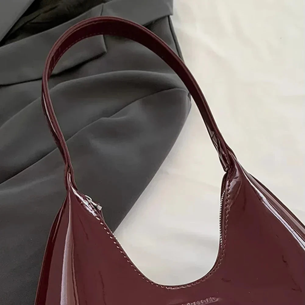 Vera™ – Stylová bordó kabelka přes rameno s lesklým povrchem