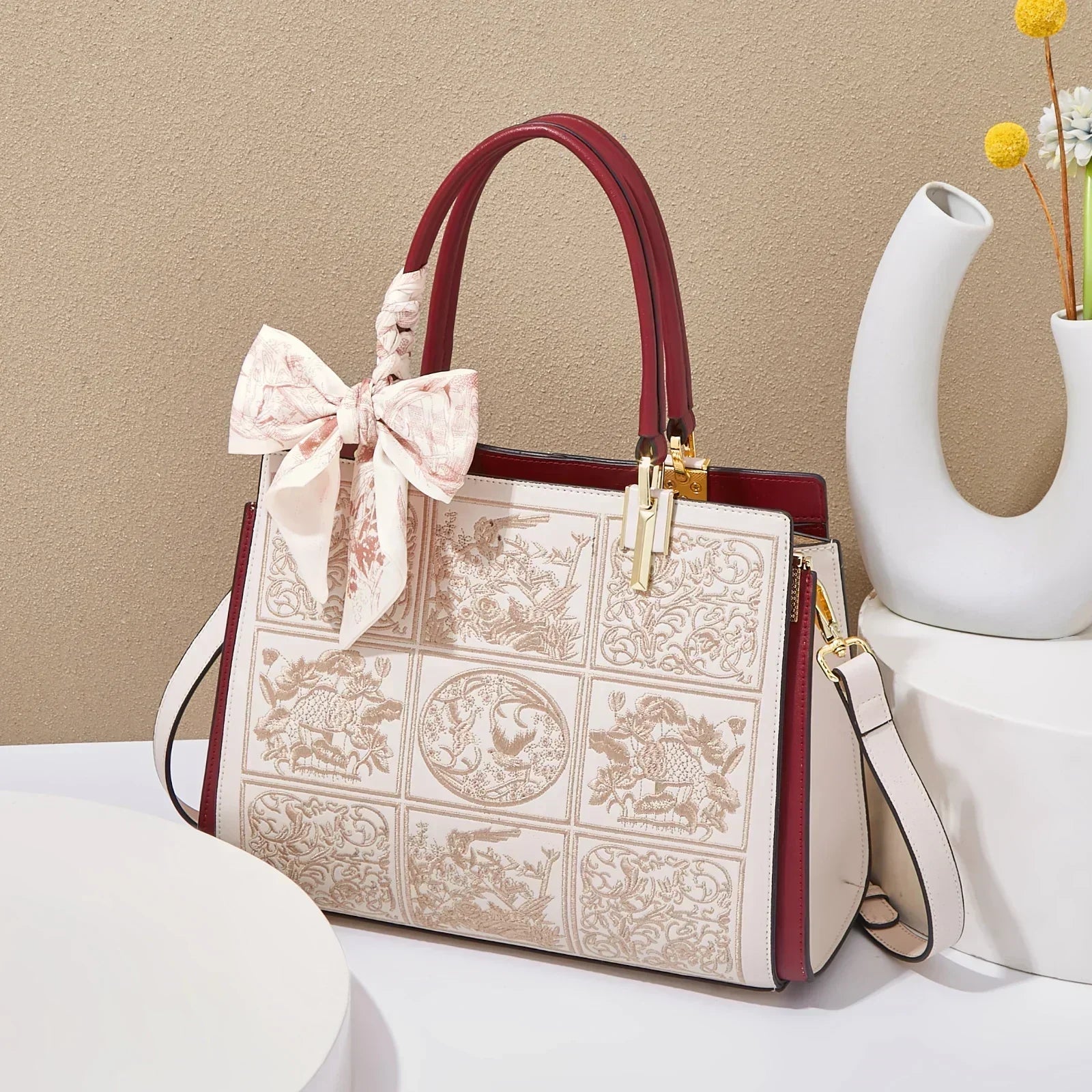 Sylvia™ – Elegantní crossbody kabelka s výšivkou a mašlí